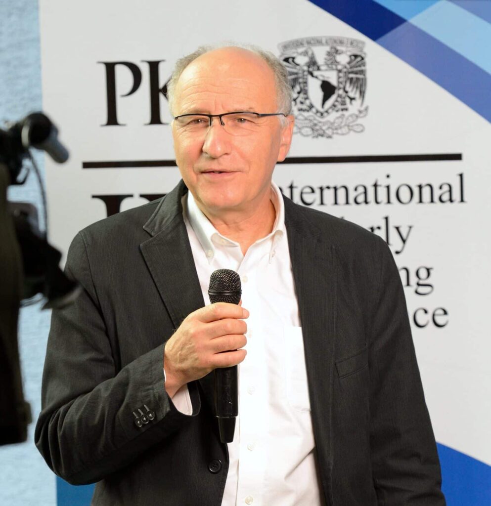 PKP's Founding Director and Co-Scientific Director speaking at UNAM event.