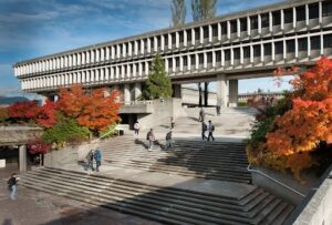 Picture of Simon Fraser University in the fall.